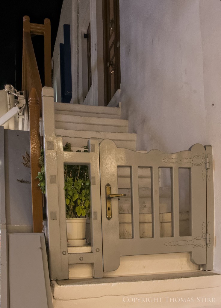 NIKON 1 V2 + 10.0-30.0 mm f/3.5-5.6 @ ISO 1600, 1/20, f/5.6