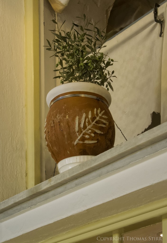 NIKON 1 V2 + 10.0-30.0 mm f/3.5-5.6 @ ISO 1600, 1/13, f/5.6