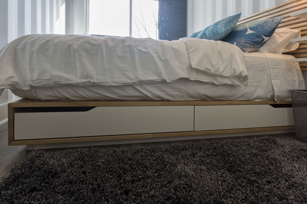 Nikon 1 V2 + 1 Nikon 6.7-13mm f/3.5-5.6 @ 6.7mm, efov 18mm, f/5.6, 1/80, ISO-800